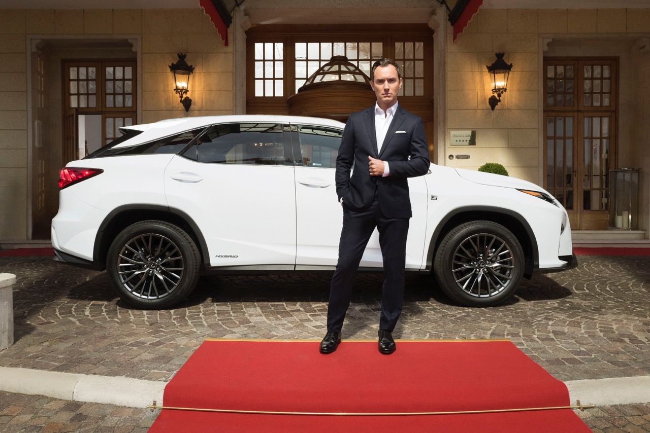 Jude Law ist Star der neuen Werbekampagne von Lexus