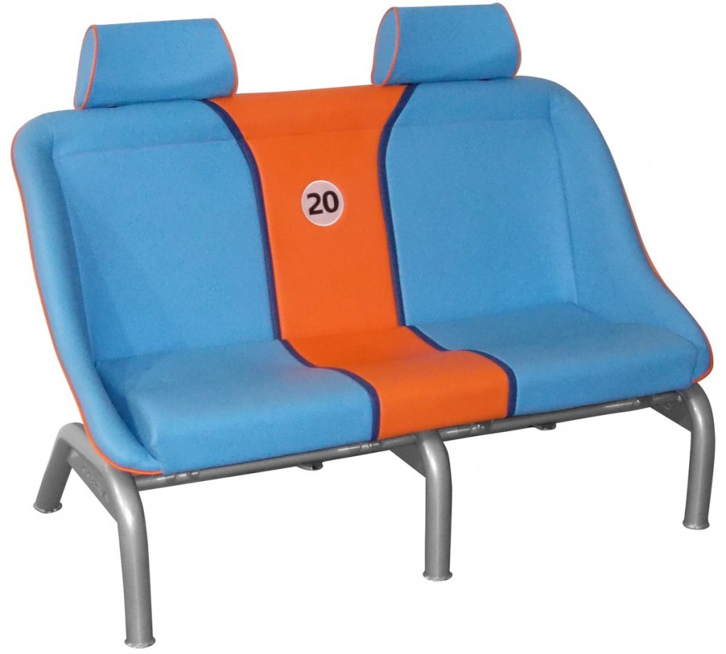 Möbel in Gulf Lackierung | Shots Magazin