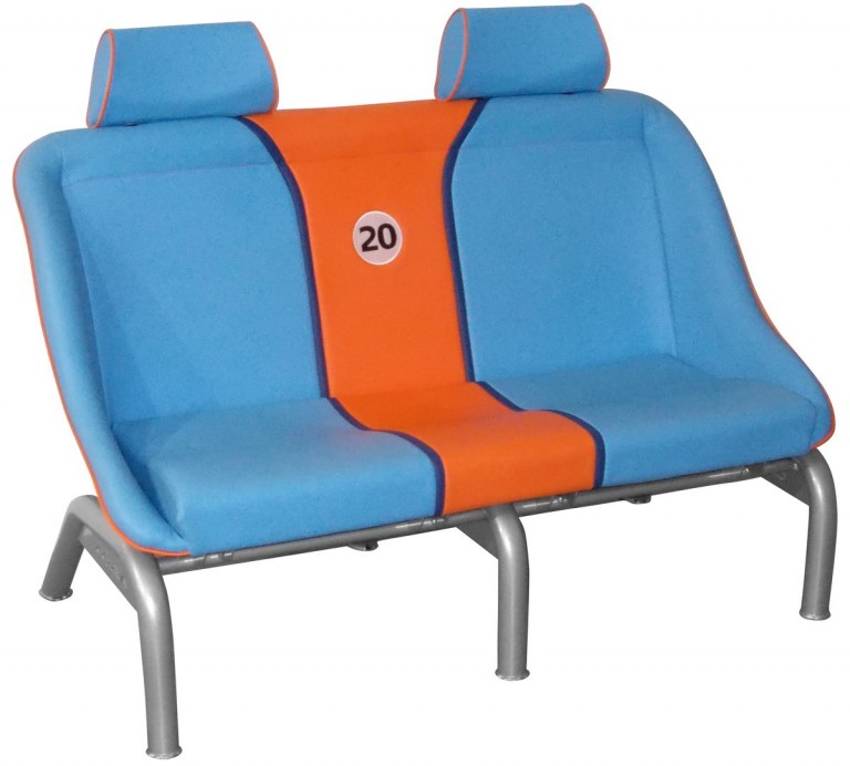 Möbel in Gulf Lackierung | Shots Magazin