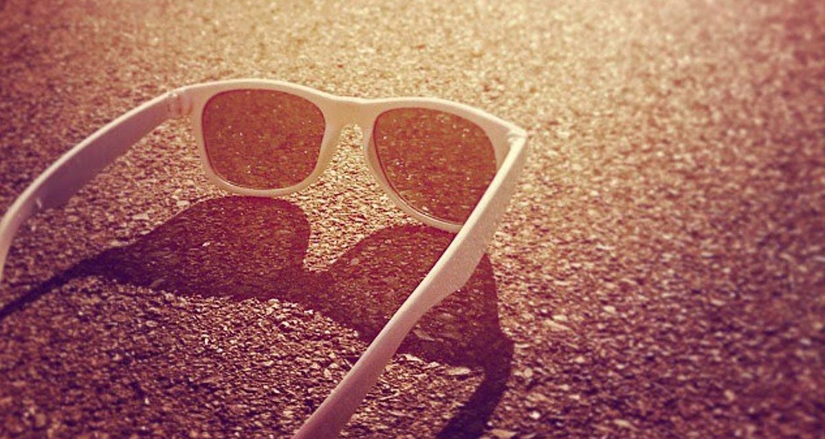 Sonnenbrille: Auf Farbe und Form achten