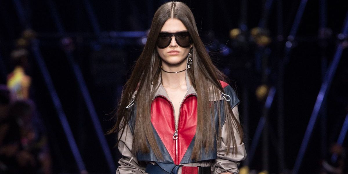 Fashion Week Mailand: Donatella Versace mit ikonischen Ausschnitten