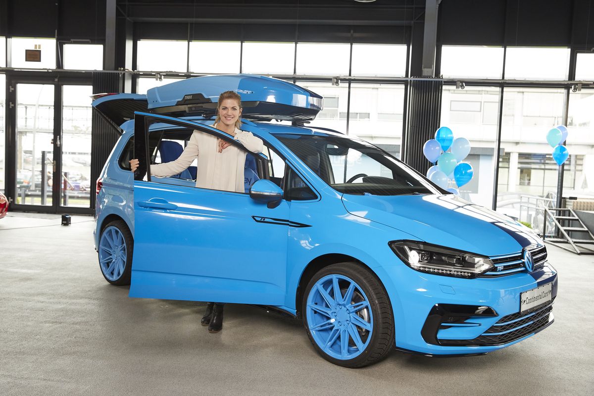 Nina Bott, Ebay Familien-Traumauto, VW Touran