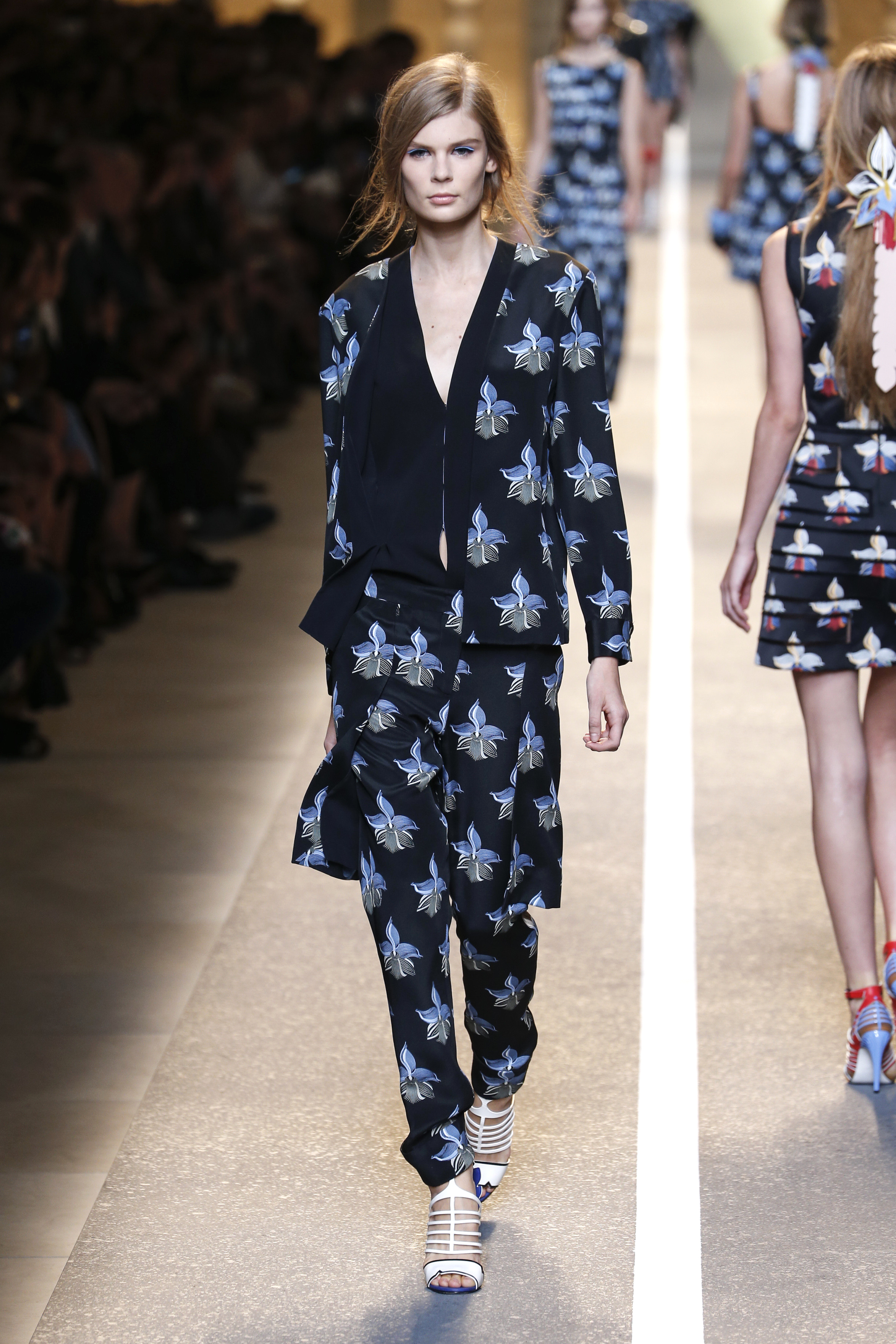 Milan Fashion Week Spring: Pyjama-Look in Kombination mit hohen Sandaletten in der Fendi-Show
