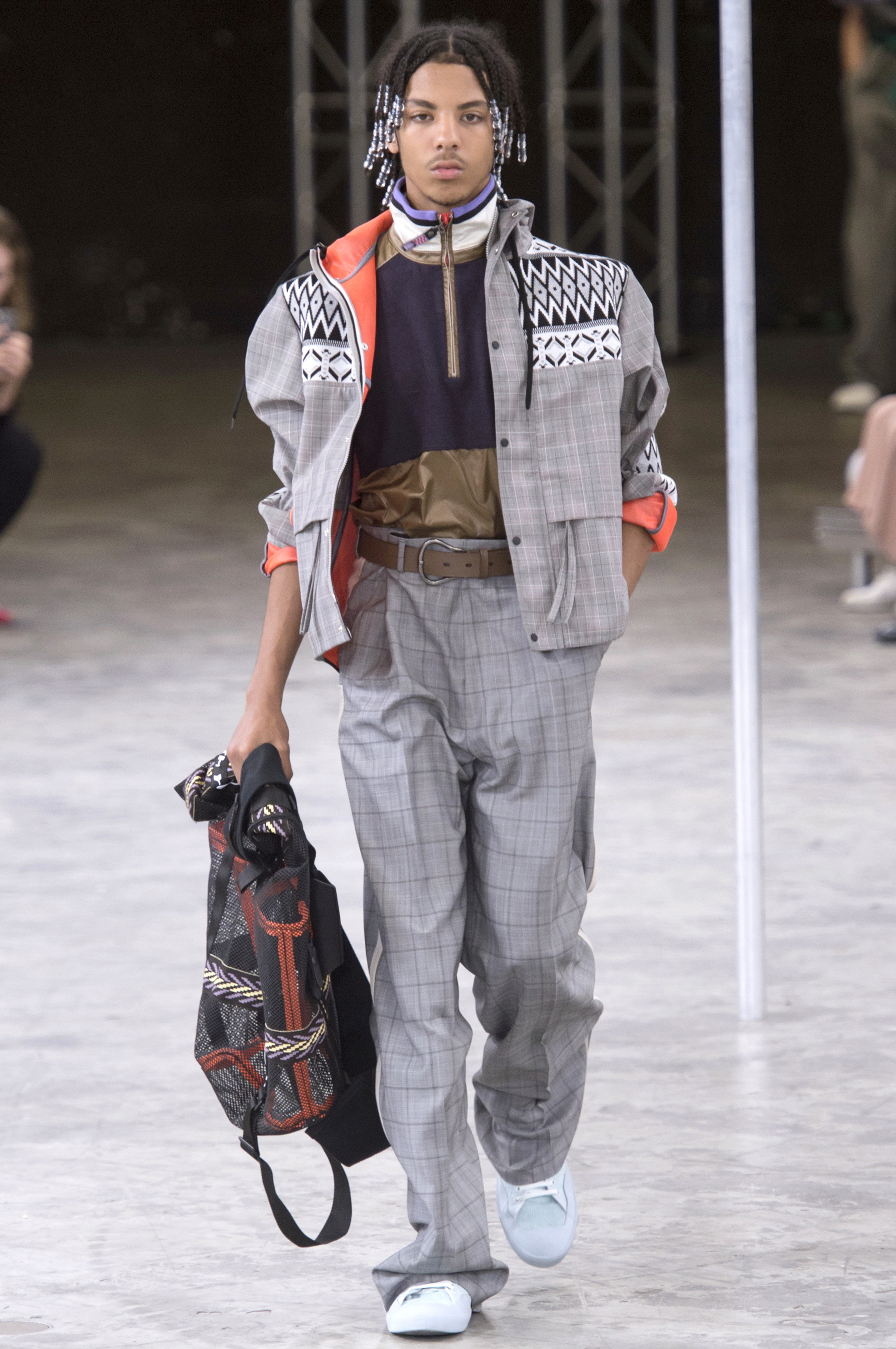 Paris Men's Fashion Week Spring/ Summer: Karierte High Rise-Hose in der Show von Lanvin