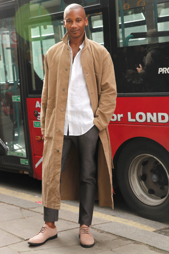 Street Style mit camelfarbenem Mantel in London