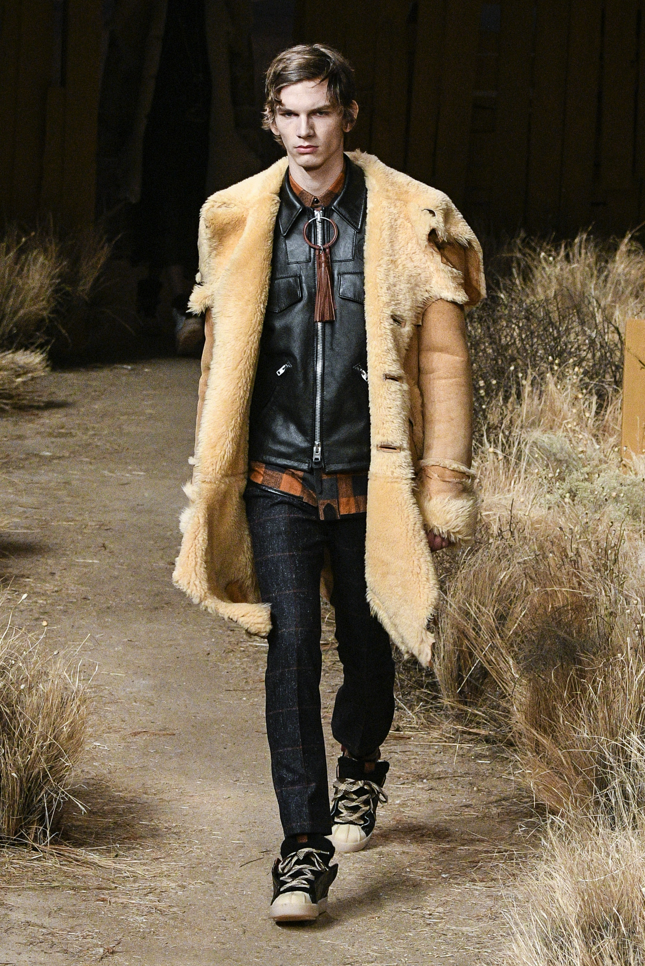 New York Fashion Week Fall: Wildledermantel mit Lammfell bei der Show von Coach (ddp images)