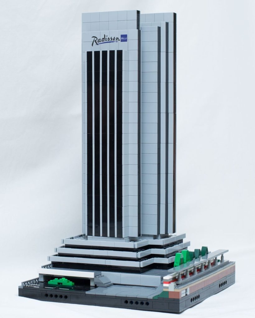 Radisson Blu Hotel, Hamburg - in Lego von Tim Knickrehm