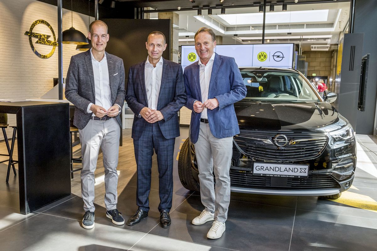 BVB-Marketingchef Carsten Cramer, Opel-Deutschland-Chef Jürgen Keller, BVB-Geschäftsführer Hans-Joachim Watzke