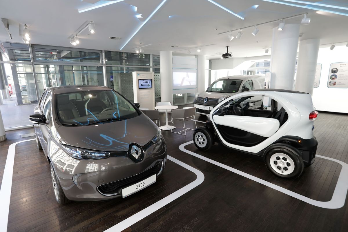 Berlin: Renault Electric Vehicle Experience Center