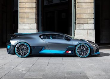Der Bugatti Divo posiert in Paris