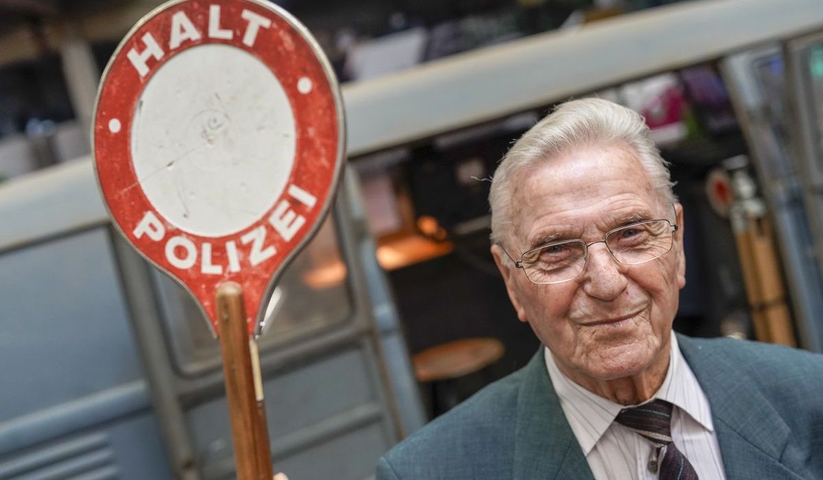 Ex-Polizeihauptwachtmeister Heinz Scholze (89) wurde vor rund 58 Jahren im ersten Radar-Bulli geschult.