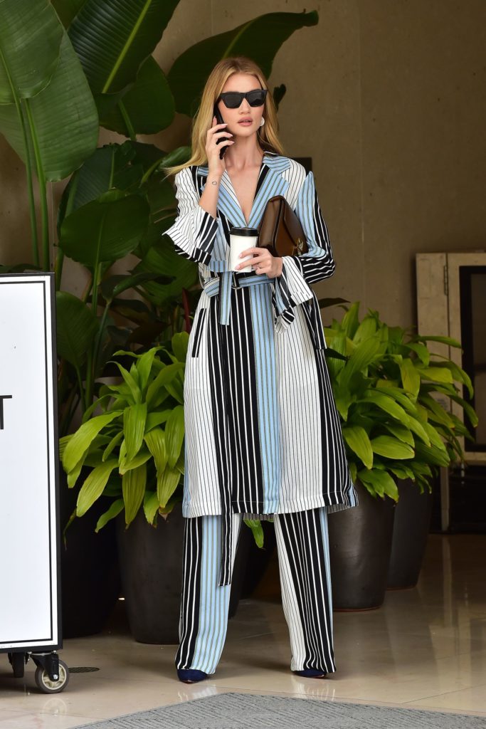 Rosie Huntington-Whiteley im Outfit von BCBG Max Azria