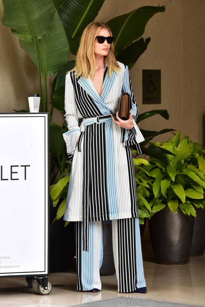 Rosie Huntington-Whiteley im Outfit von BCBG Max Azria