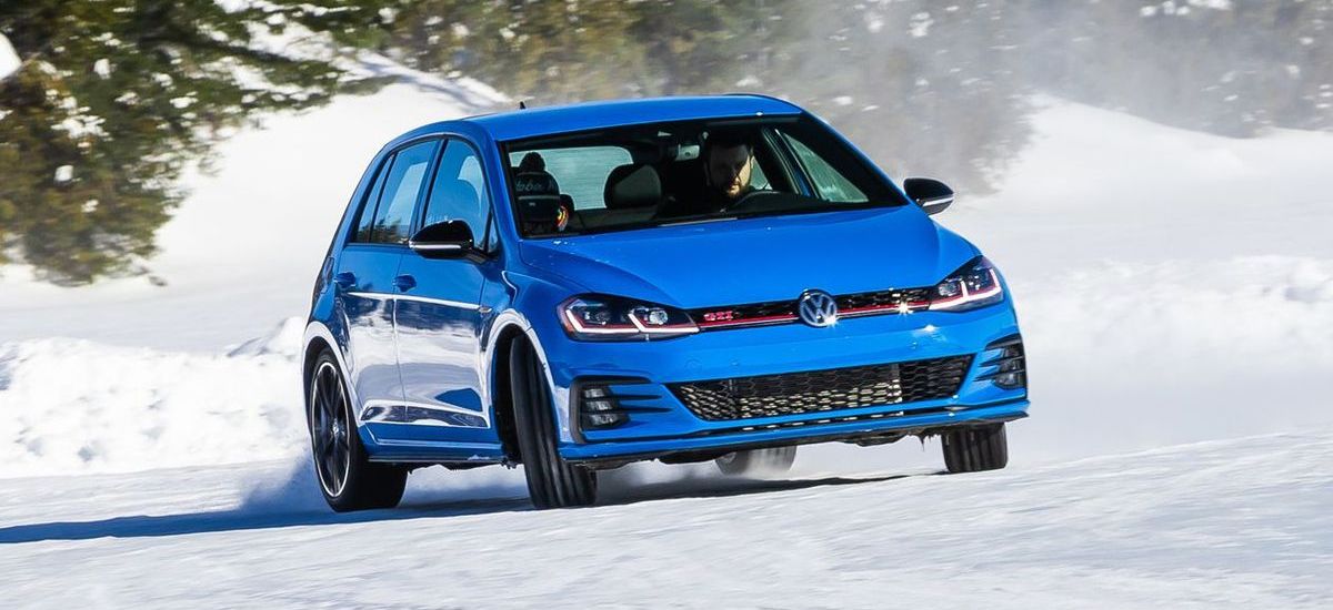 Golf GTI beim Volkswagen Ice Drive Québec.