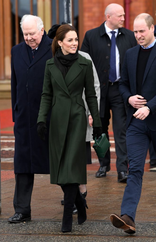 Herzogin Kate im olivgrünen Mantel von Sportmax