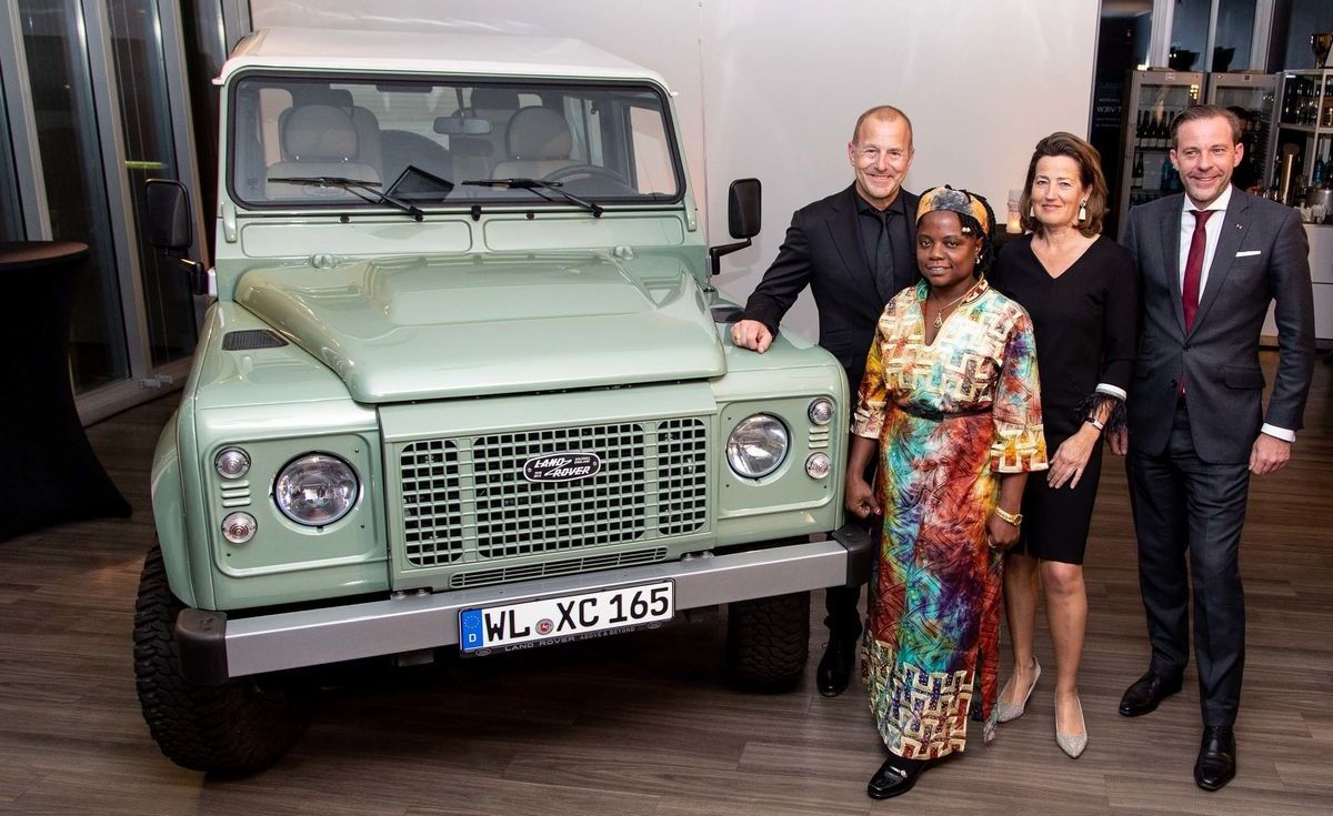 Heino Ferch als Pate: Versteigerung des letzten Land Rover Defender der alten Generation.