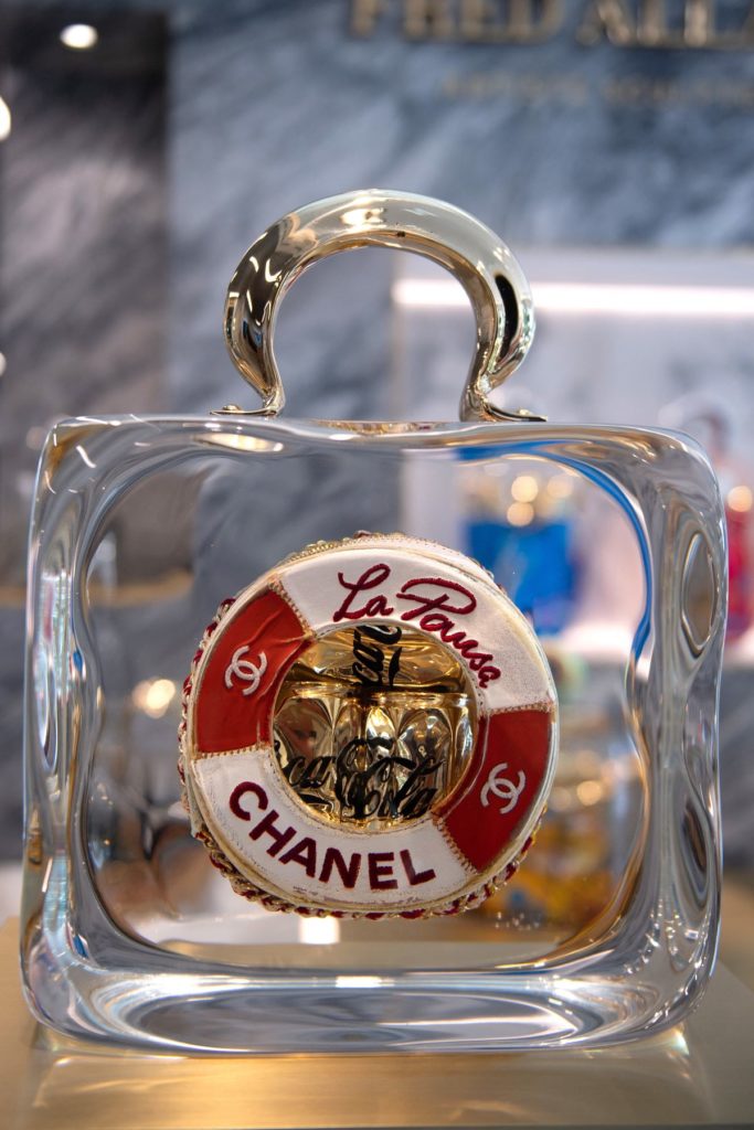 Chanel Handtasche aus Glas von Fred Allard