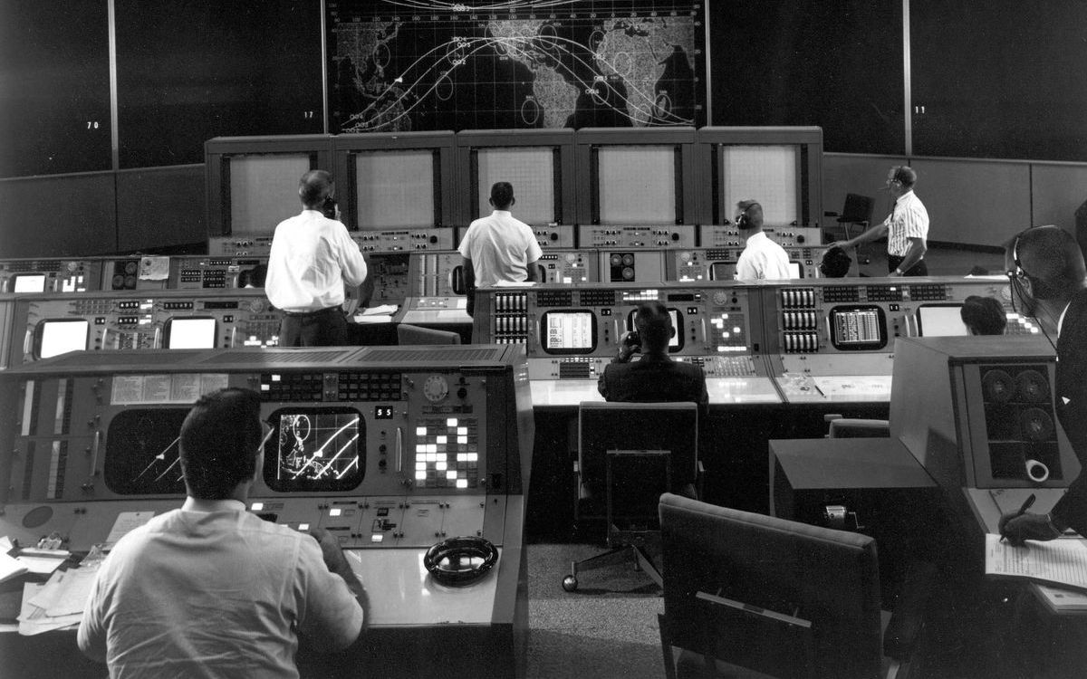 Originalaufnahme des Mission Control Centers bei der Mondlandung 1969.