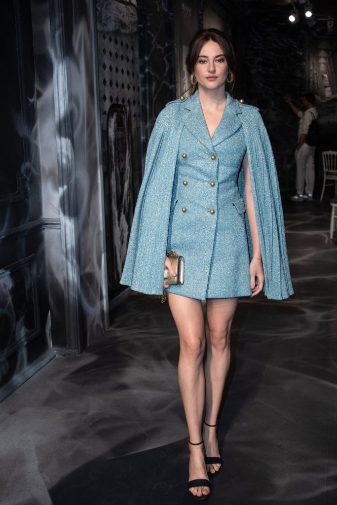 Shailene Woodley erscheint im Dior Blazerkleid zur Haute Couture Woche. (Fotos: ddp images)
