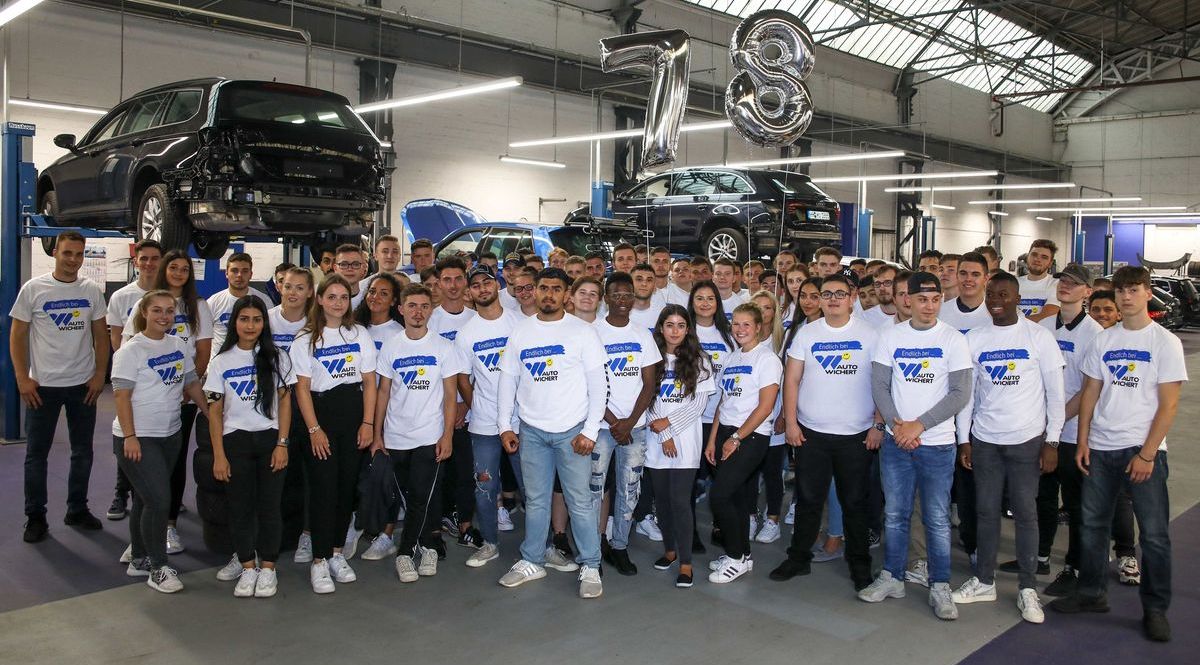 78 junge Frauen und Männer beginnen aktuell ihre Ausbildung bei der Auto Wichert GmbH.