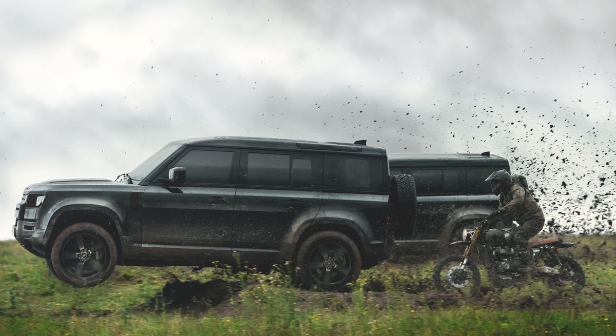 Land Rover Defender bei den Dreharbeiten zum James-Bond-Film „Keine Zeit zu sterben“