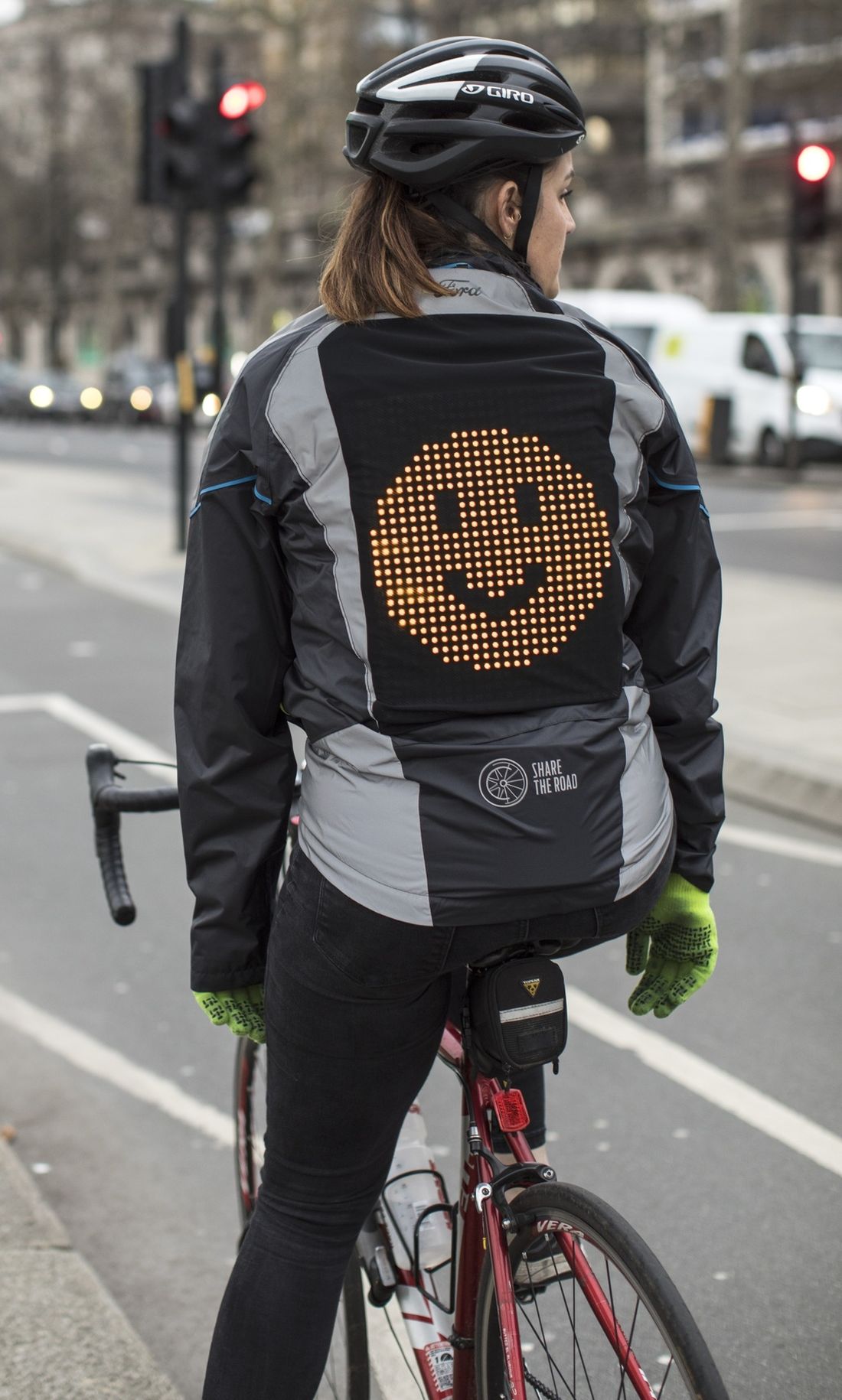 Emoji-Jacke von Ford für Radfahrer
