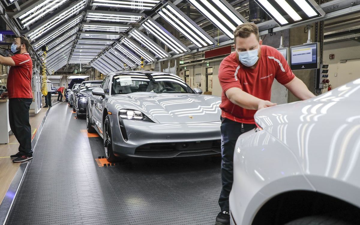 Produktion des Porsche Taycan in Stuttgart-Zuffenhausen