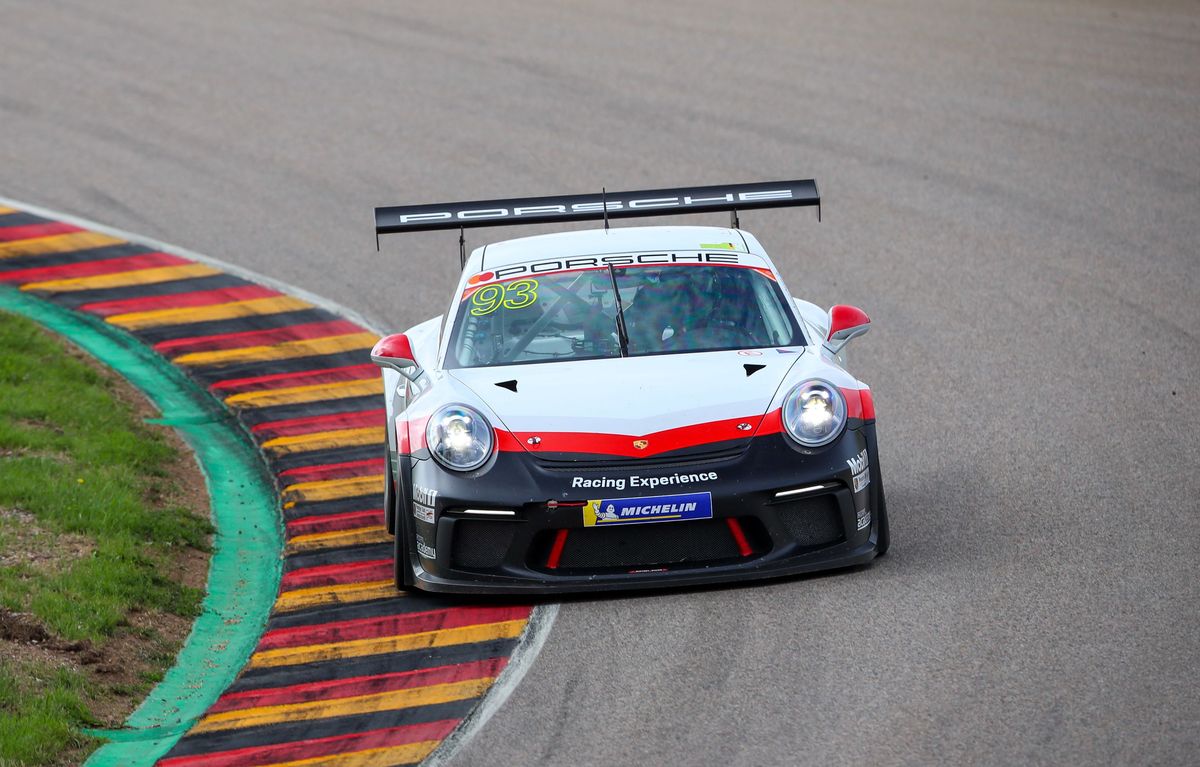 Michael Fassbender mit dem 911 GT3 Cup bei der Porsche-Racing-Experience