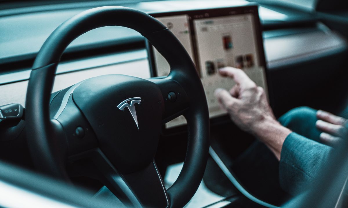 Der "Big Brother Award" geht an Tesla