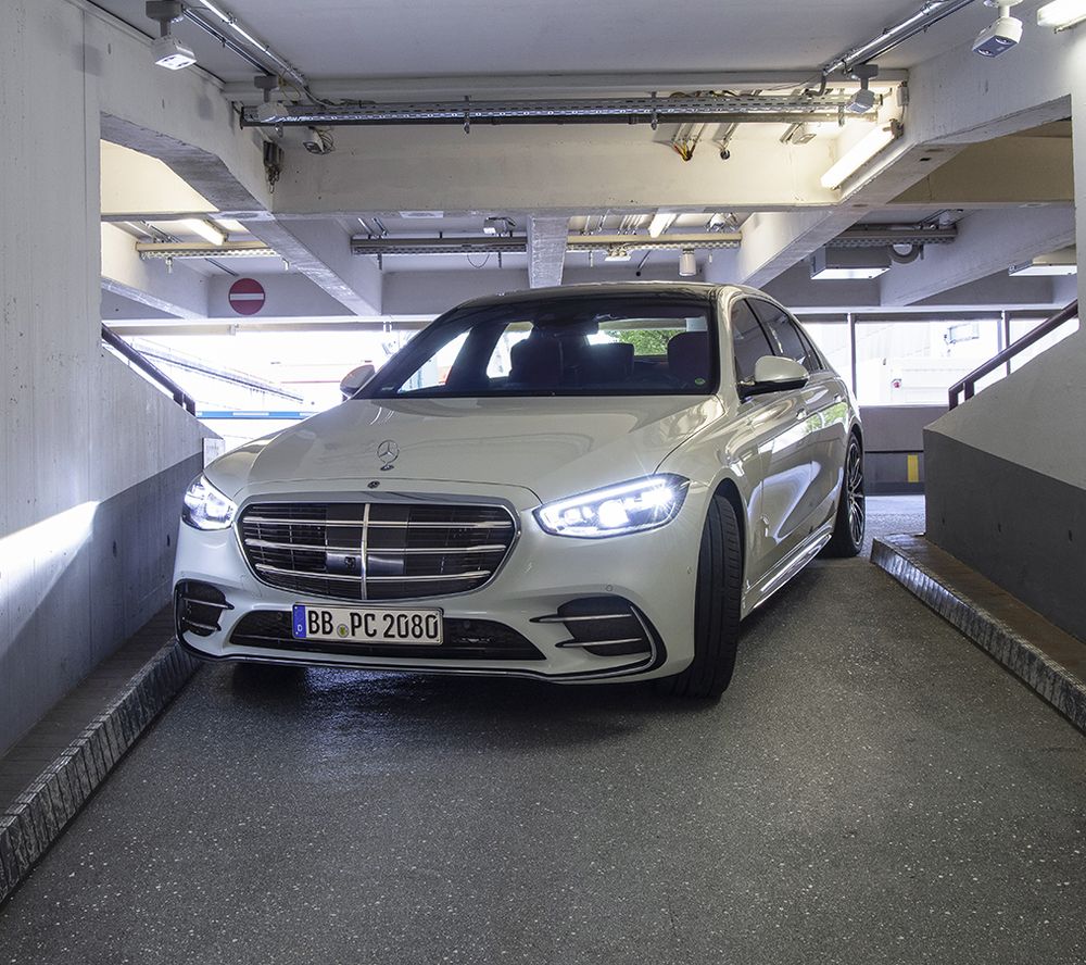 Vollautomatisiertes und autonomes Parken am Flughafen Stuttgart