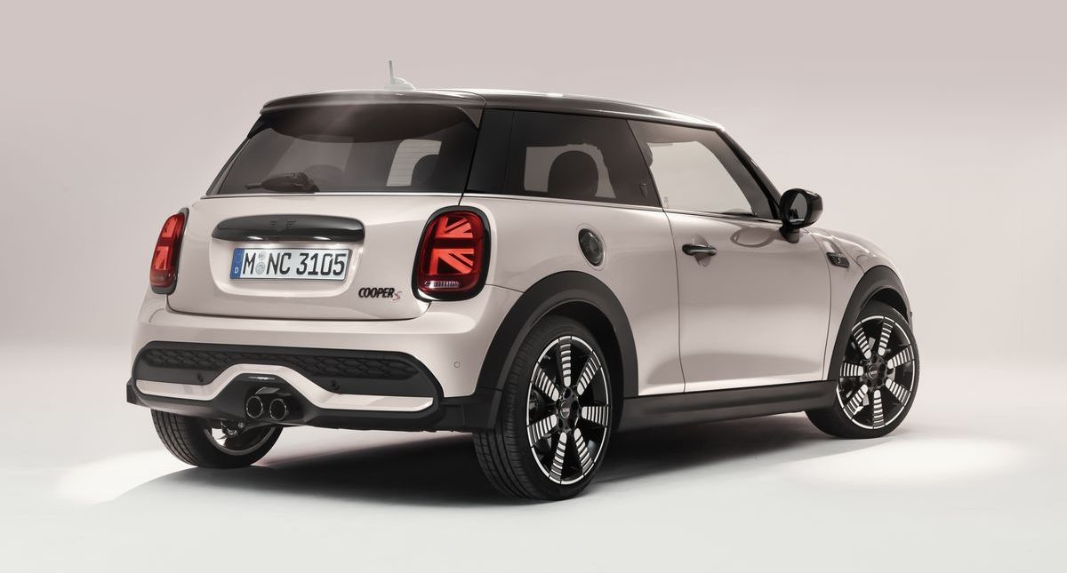 Mini (2021)