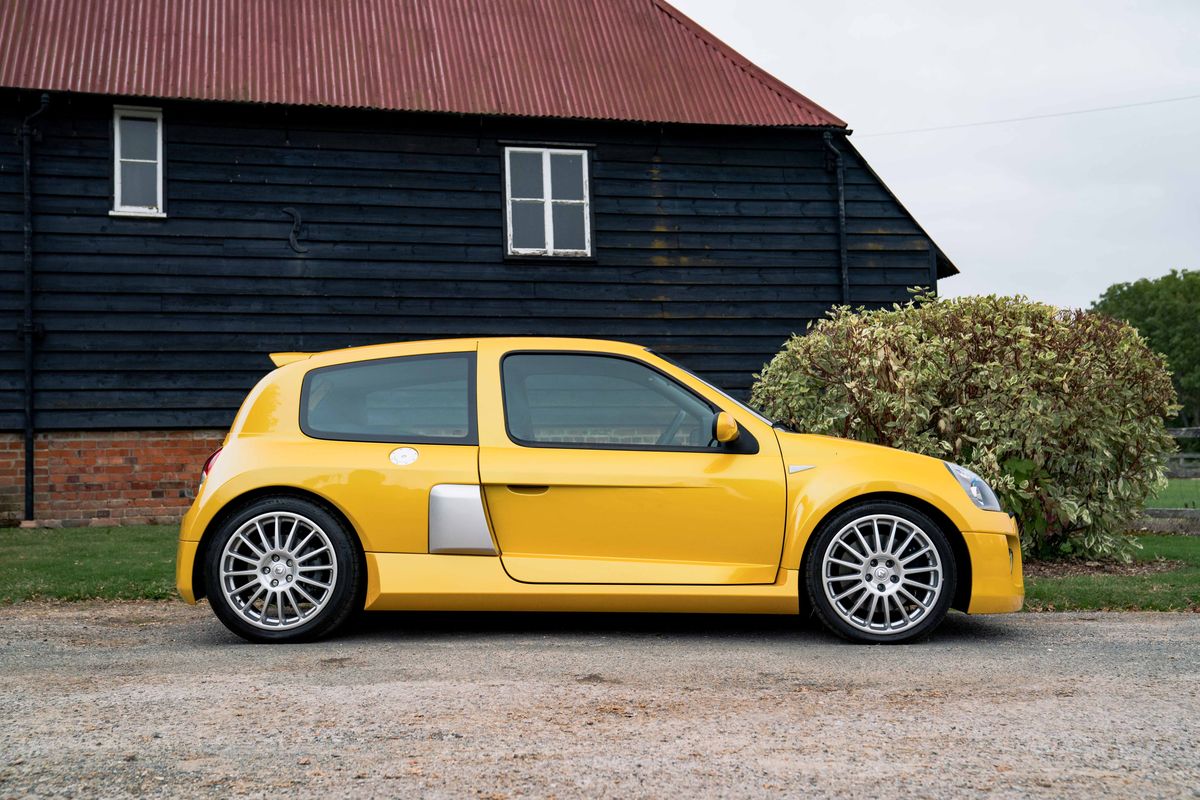 Renault Clio V6