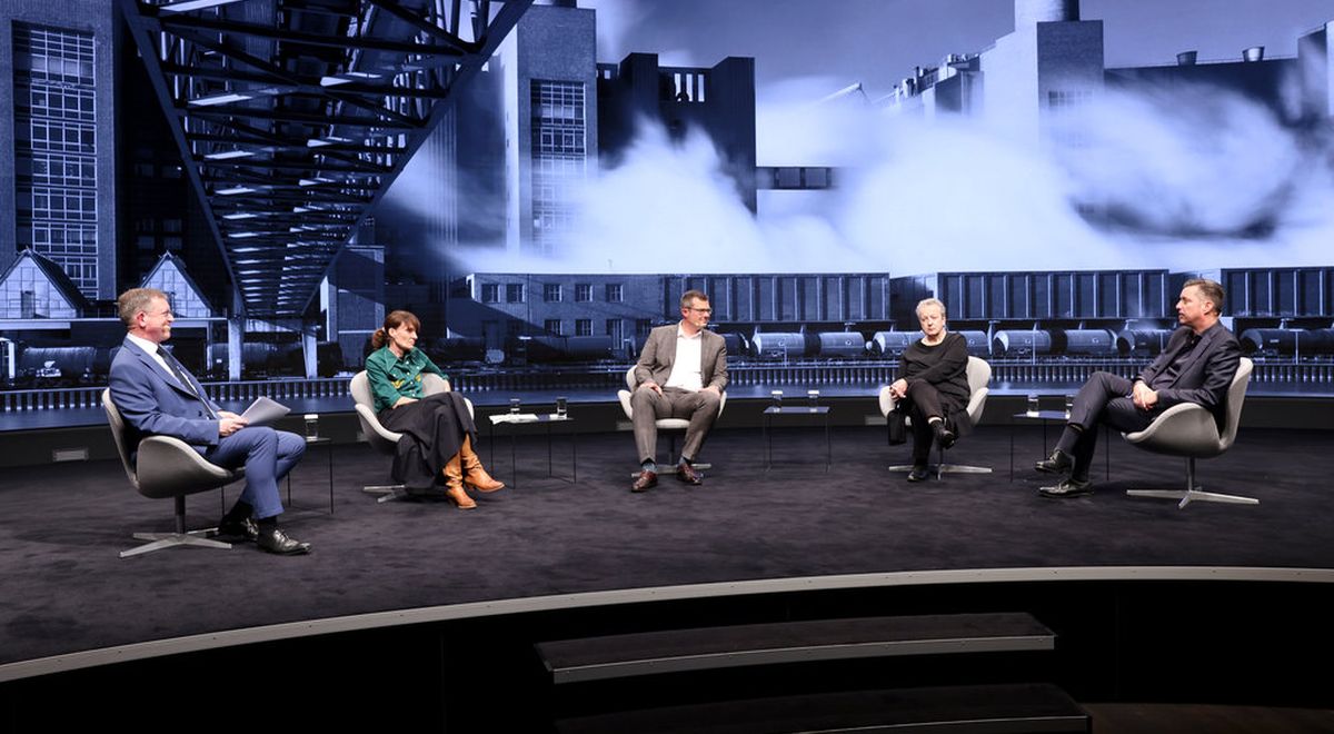 VW Talkrunde in der Autostadt: Armin Maus, Prof. Folke Köbberling, Dieter Landenberger, Prof. em. Dr. Barbara Schellewald und Thomas Schmall.