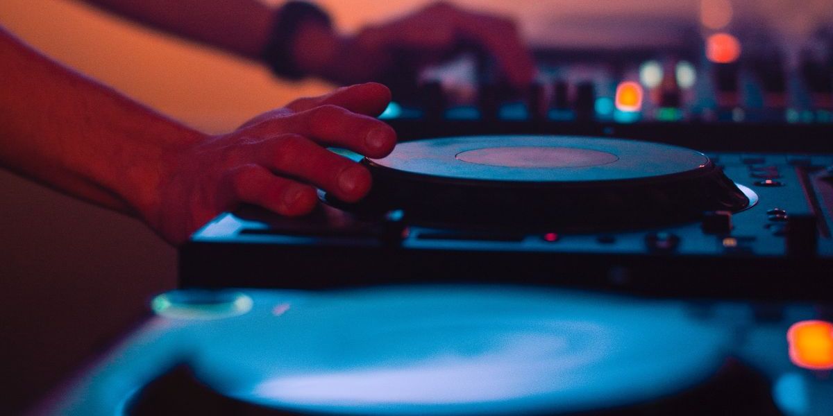 Das Auflegen wie ein Profi DJ lernen