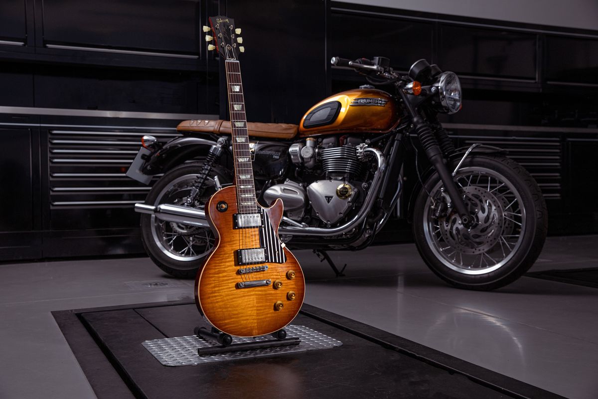 Triumph Bonneville T120 „1959 Legends Custom Edition“ und Gibson Les Paul Standard Reissue „1959 Legends Custom Edition“