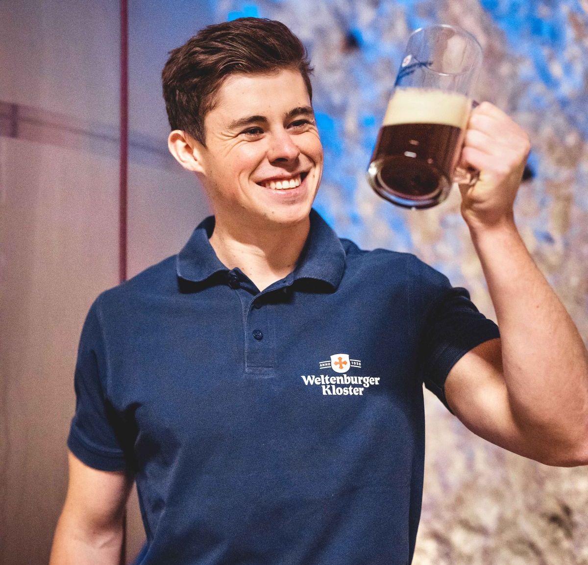 Der 26-jährige gebürtige Ostbayer Fabian Fischer ist vor Ort als Braumeister für die Bierspezialitäten aus dem Hause Weltenburg verantwortlich. 
