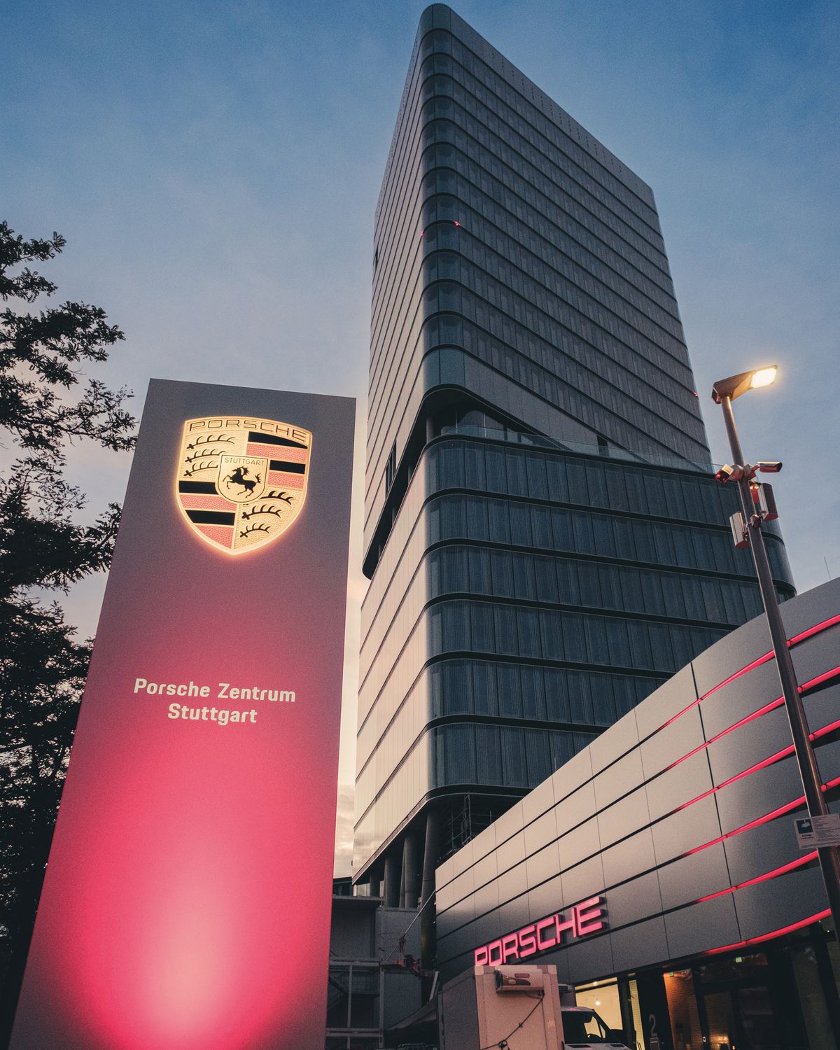 Foto: Das Porsche Zentrum am Pragsattel hat neu eröffnet.