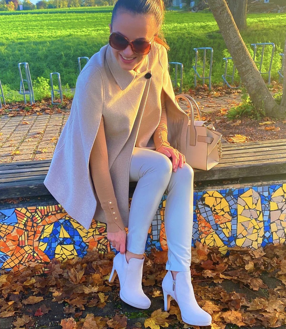 Foto: Model Minela Fisic testet die neue Schuh-Kollektion von Tamaris.