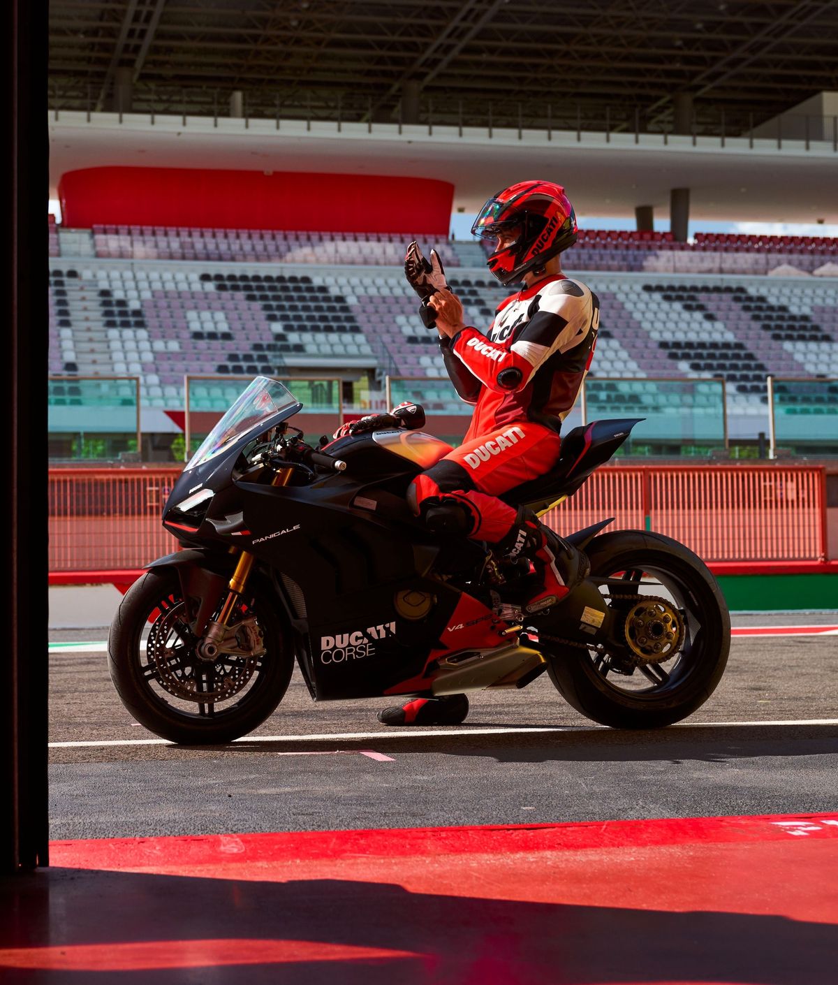 Foto: Die neue Kollektion von Ducati ist im Handel.