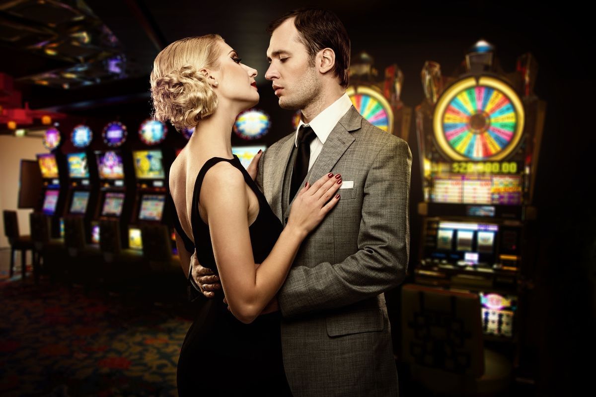 Foto: Der richtige Dresscode für einen Casino-Besuch.