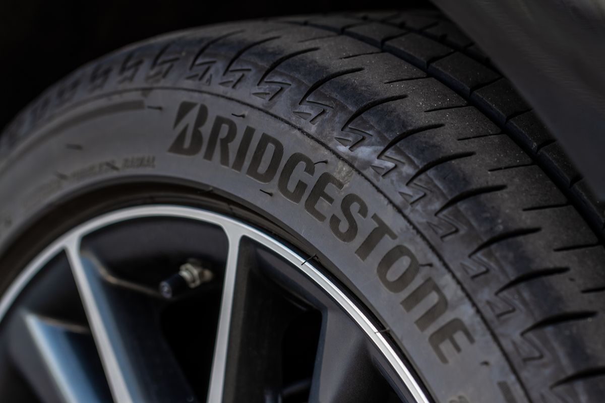 Foto: Der neue Premium-Ganzjahresreifen von Bridgestone.