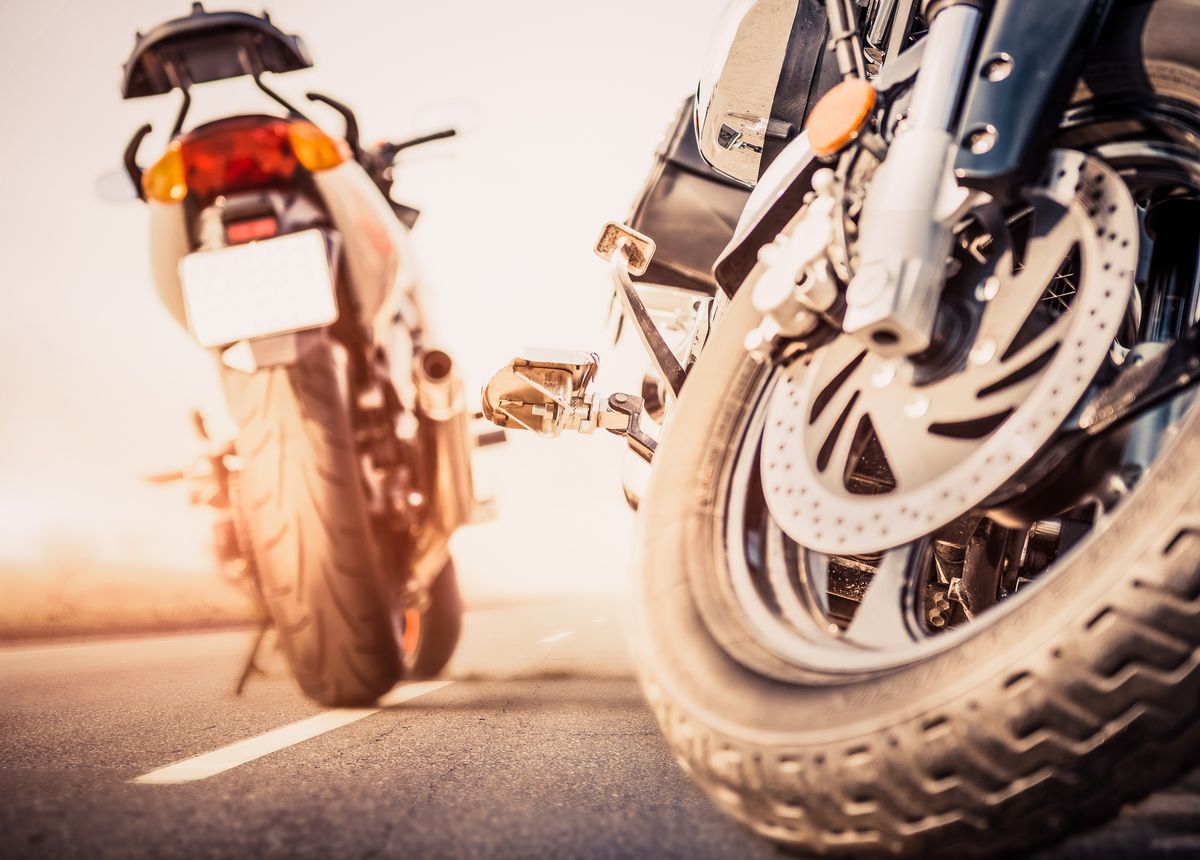 Foto: So fahren Sie mit dem Motorrad auf der Autobahn.