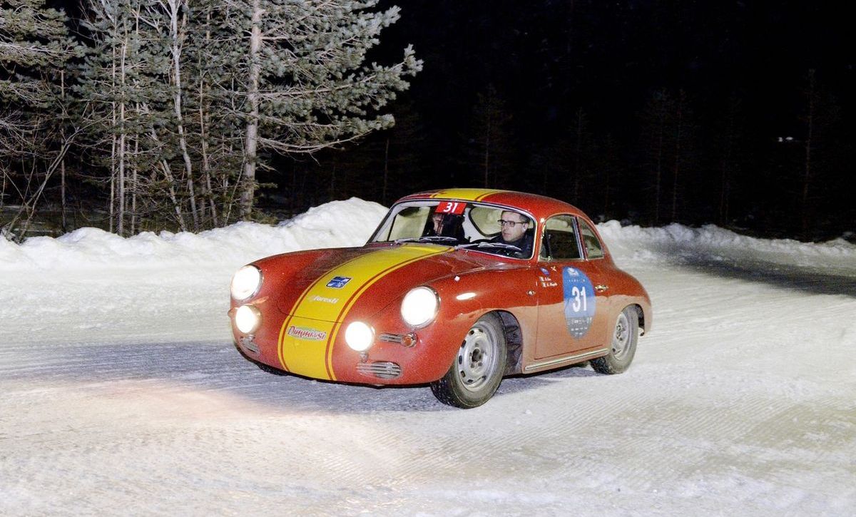 Foto: Winter-Rallyes mit Oldtimern.