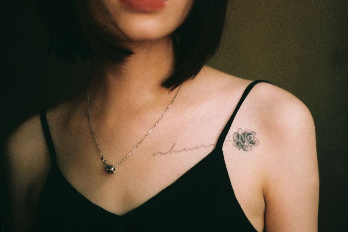 Foto: Bedeutung und Schönheit von floralen Tattoos.