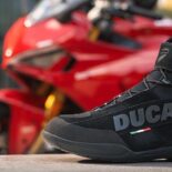 Stylisher Motorradstiefel von Ducati