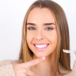 Zahnkorrekturen für Erwachsene: Wissenswertes rund um den Aligner