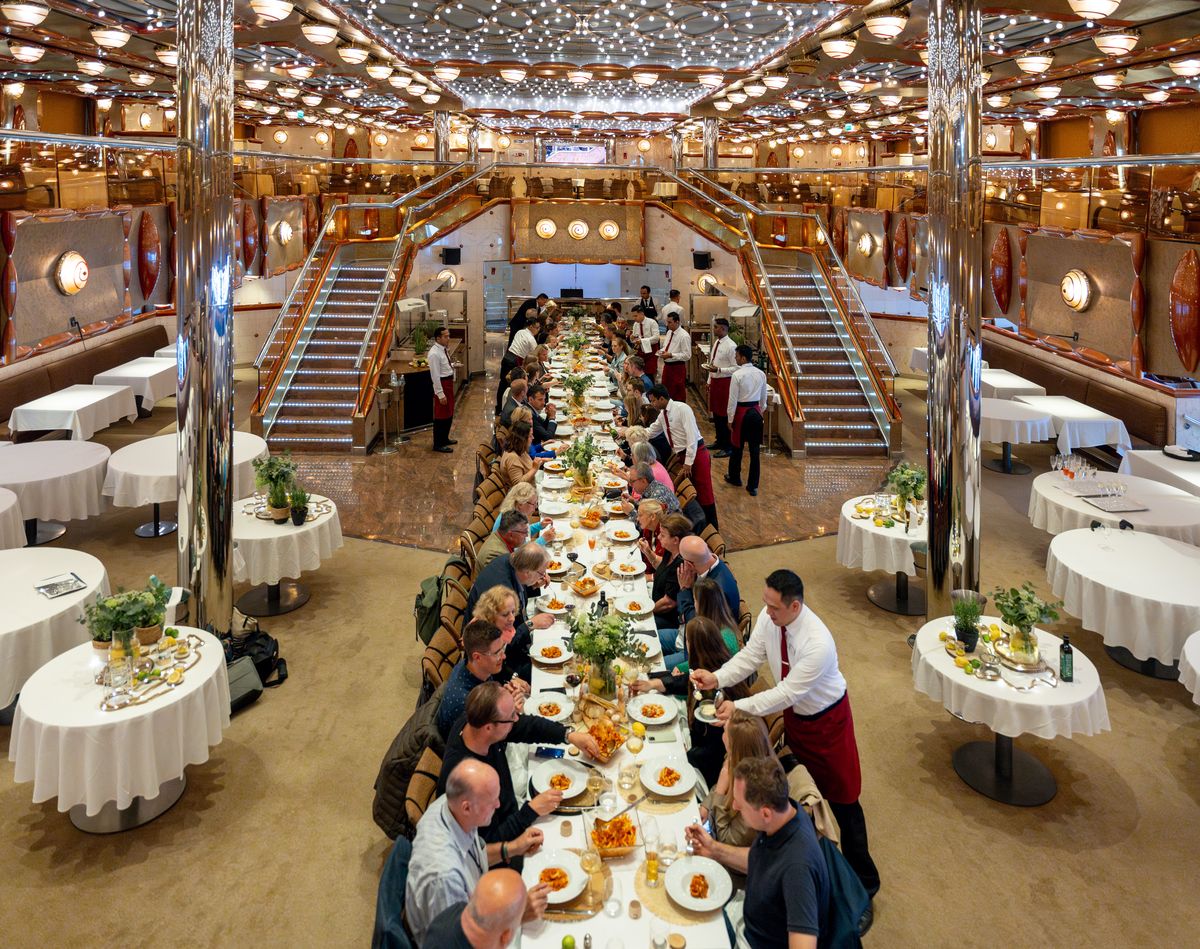 Foto: Costa Favolosa bringt "La Bella Vita" nach Hamburg.