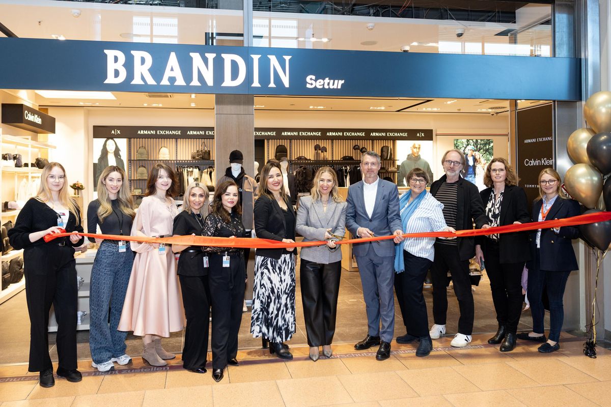 Foto: Armani Exchange, Tommy Hilfiger und Calvin Klein am Hamburg Airport.