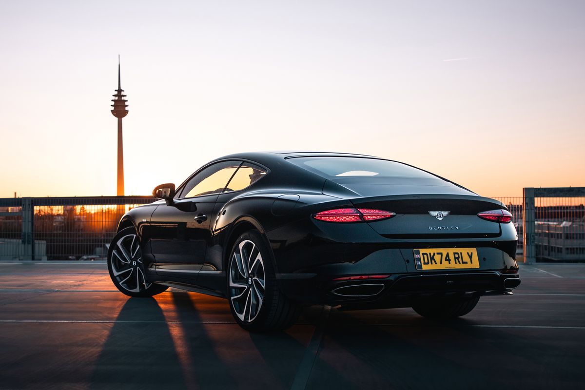 Foto: Bentley Nürnberg feierlich eröffnet.