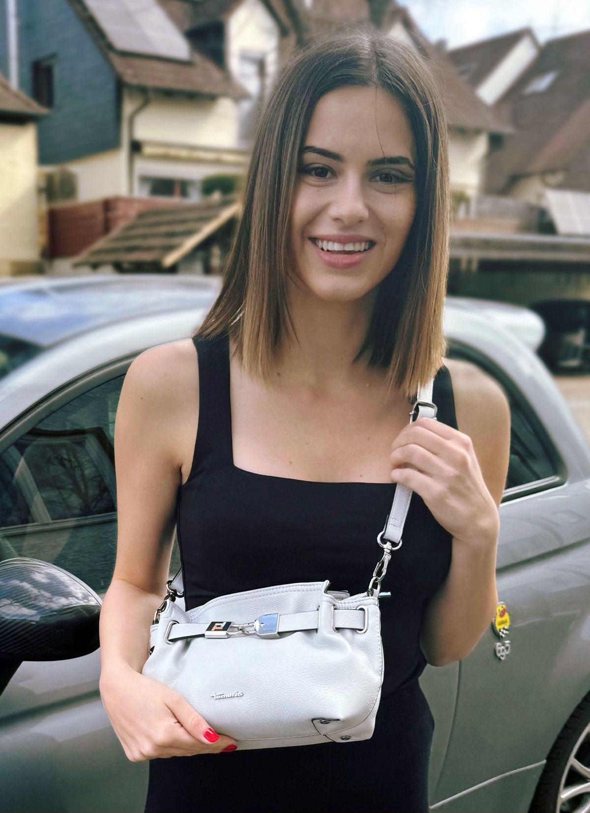 Model Minela Fisic testet Taschen von Tamaris